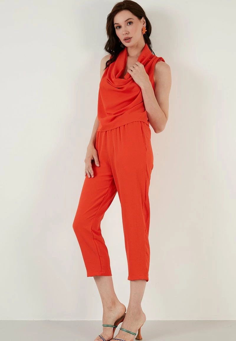 LELA TWO PIECE SET - REGULAR FIT - Stoffhose - Orange 2 LELA TWO PIECE SET - REGULAR FIT - Stoffhose - Orange – Bild 2