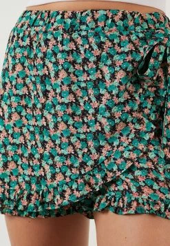 LELA REGULAR FIT - Shorts - Green -LELA Verkaufsshop 1586760537b74b458476075101efa76d