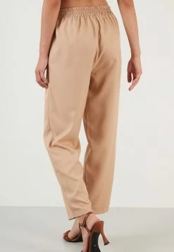 LELA REGULAR FIT - Stoffhose - Camel 8 LELA REGULAR FIT - Stoffhose - Camel -LELA Verkaufsshop 19c2cb8381504d46ab43636a80cb30df
