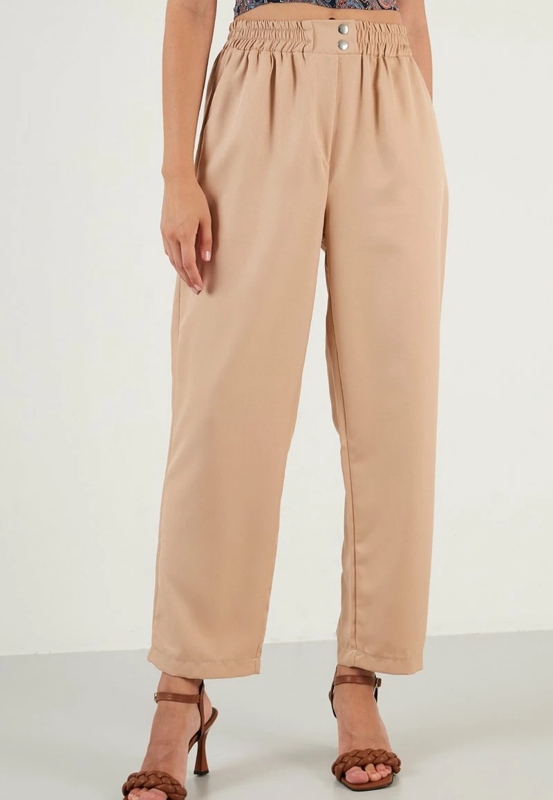 LELA REGULAR FIT - Stoffhose - Camel 1 LELA REGULAR FIT - Stoffhose - Camel