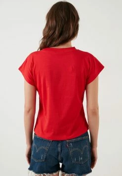 LELA REGULAR FIT - T-Shirt Print - Red -LELA Verkaufsshop 23d802c612e94657937e8887b869817c