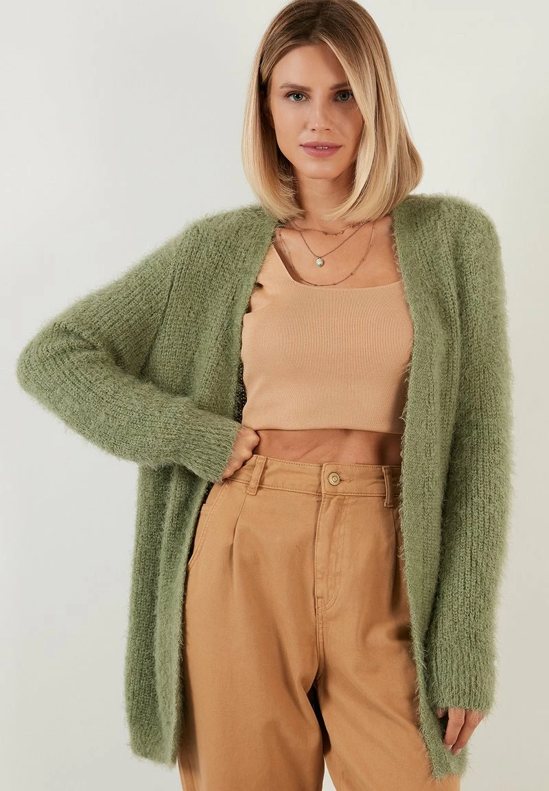 LELA REGULAR FIT - Strickjacke - Almond Green 4 LELA REGULAR FIT - Strickjacke - Almond Green – Bild 4