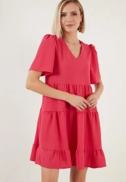 LELA LOOSE FIT - Freizeitkleid - Fuchsia