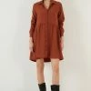 LELA REGULAR FIT - Blusenkleid - Brick Red