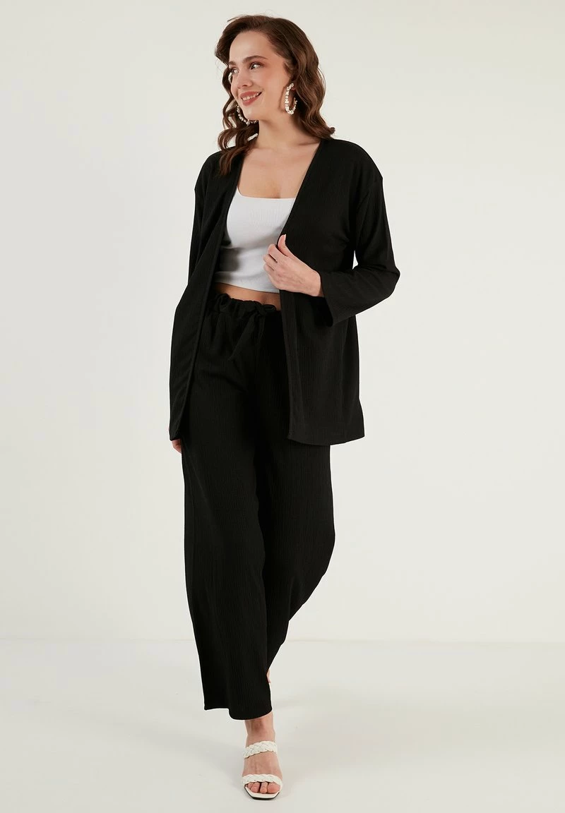 LELA Strickjacke - Black 2 LELA Strickjacke - Black – Bild 2