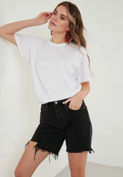 LELA CREW NECK - T-Shirt Basic - White -LELA Verkaufsshop 3e78220c58d140159214f6e20a25f56d