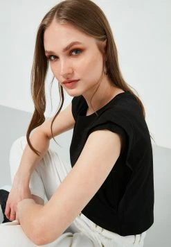 LELA T-Shirt Basic - Black 9 LELA T-Shirt Basic - Black -LELA Verkaufsshop 3f652c9b8d144be19aad6da8207064ba