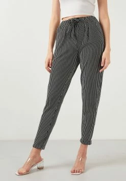 LELA SLIM FIT - Stoffhose - Black 9 LELA SLIM FIT - Stoffhose - Black -LELA Verkaufsshop 466bb966688847339d2ac8cd6c750396