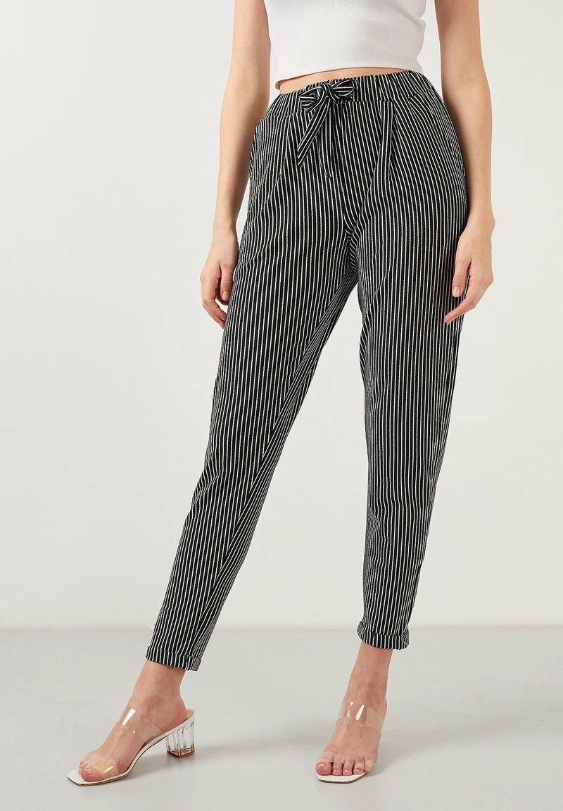 LELA SLIM FIT - Stoffhose - Black 4 LELA SLIM FIT - Stoffhose - Black – Bild 4