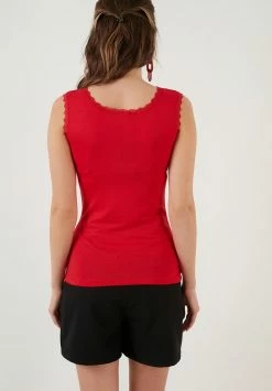LELA SQUARE NECK LACE DETAILED ATHLETE - Top - Red -LELA Verkaufsshop 48f446757057447b987d13f9843dbd2d