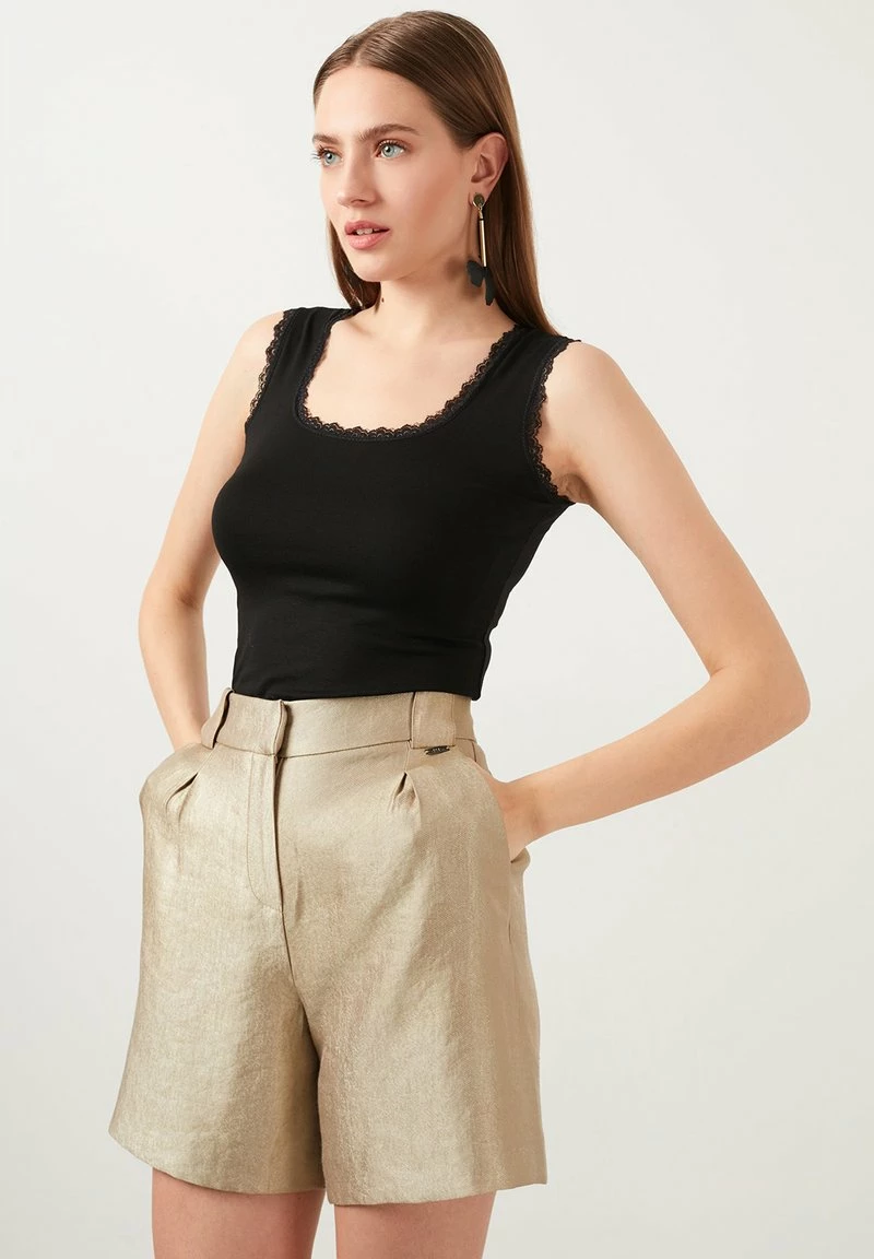 LELA SQUARE NECK LACE DETAILED ATHLETE - Top - Black 4 LELA SQUARE NECK LACE DETAILED ATHLETE - Top - Black – Bild 4