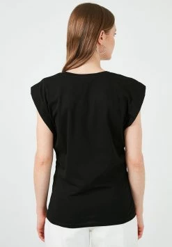 LELA T-Shirt Basic - Black 8 LELA T-Shirt Basic - Black -LELA Verkaufsshop 5350d2ef486f424fbd1a82e16e27b4fb