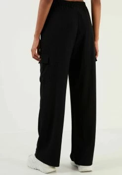 LELA REGULAR FIT - Cargohose - Black -LELA Verkaufsshop 5ae0f81dbca74e23a0fdac4cb08e2d3e