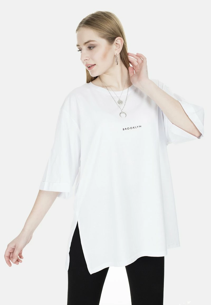 LELA LOOSE FIT - T-Shirt Print - White 4 LELA LOOSE FIT - T-Shirt Print - White – Bild 4