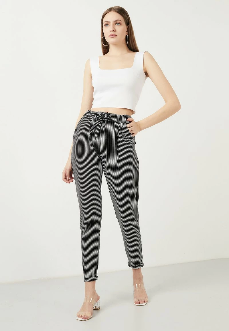 LELA SLIM FIT - Stoffhose - Black 2 LELA SLIM FIT - Stoffhose - Black – Bild 2