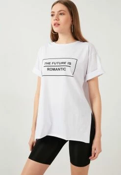 LELA OVERSIZED - T-Shirt Print - White -LELA Verkaufsshop 70dc1ca935fc4aaca067b04cacc3b8d3 1