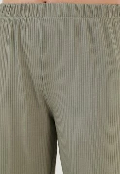 LELA REGULAR FIT - Stoffhose - Almond Green 9 LELA REGULAR FIT - Stoffhose - Almond Green -LELA Verkaufsshop 79845d7266214e58a65beaa6ce8e8a75