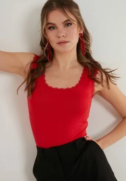 LELA SQUARE NECK LACE DETAILED ATHLETE - Top - Red -LELA Verkaufsshop 8029a11a303946fa904ad757f621c233