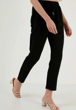 LELA REGULAR FIT - Stoffhose - Black -LELA Verkaufsshop 832a5ba9c0144dbebabe7f78ada2576a