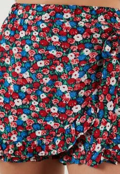 LELA REGULAR FIT - Shorts - Red -LELA Verkaufsshop a3a2f43dd2664f6baaf3095d3c51560e