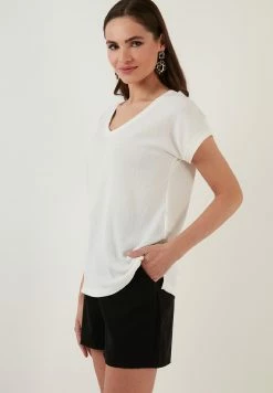 LELA REGULAR FIT - T-Shirt Basic - Ecru -LELA Verkaufsshop a410aa951dbd415ba01760f8c7d31054