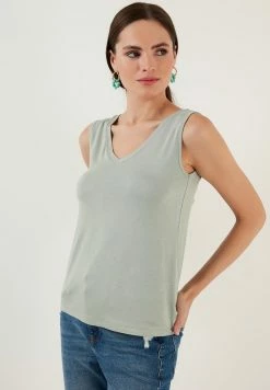LELA REGULAR FIT - Top - Almond Green -LELA Verkaufsshop aaf9d430200a4b619b0039431d995258