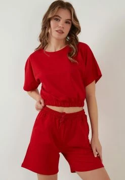 LELA TWO PIECE SET - REGULAR FIT - Shorts - Red
