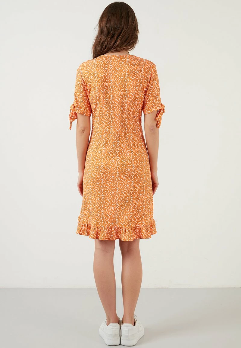 LELA FLORAL RUFFLE DETAIL - Freizeitkleid - Orange Color 3 LELA FLORAL RUFFLE DETAIL - Freizeitkleid - Orange Color – Bild 3