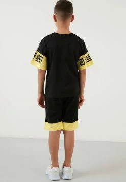 LELA REGULAR FIT T-SHIRT AND SHORTS - Shorts - Black -LELA Verkaufsshop c4168822ff124e93ad36231445426a54