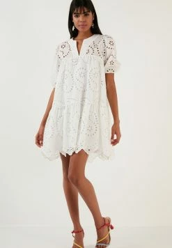 LELA REGULAR FIT - Freizeitkleid - Ecru -LELA Verkaufsshop c55c05778bc64aa3b5bd9730cfb5b0ff