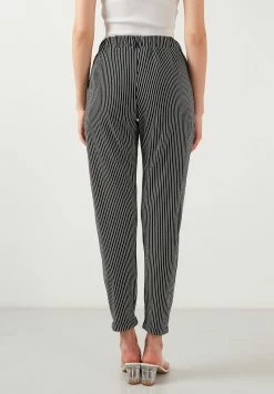 LELA SLIM FIT - Stoffhose - Black 8 LELA SLIM FIT - Stoffhose - Black -LELA Verkaufsshop d2222125f85f449995b1550f2eb297ca