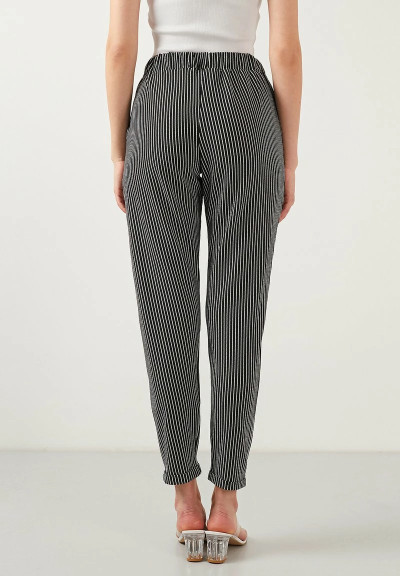 LELA SLIM FIT - Stoffhose - Black 3 LELA SLIM FIT - Stoffhose - Black – Bild 3