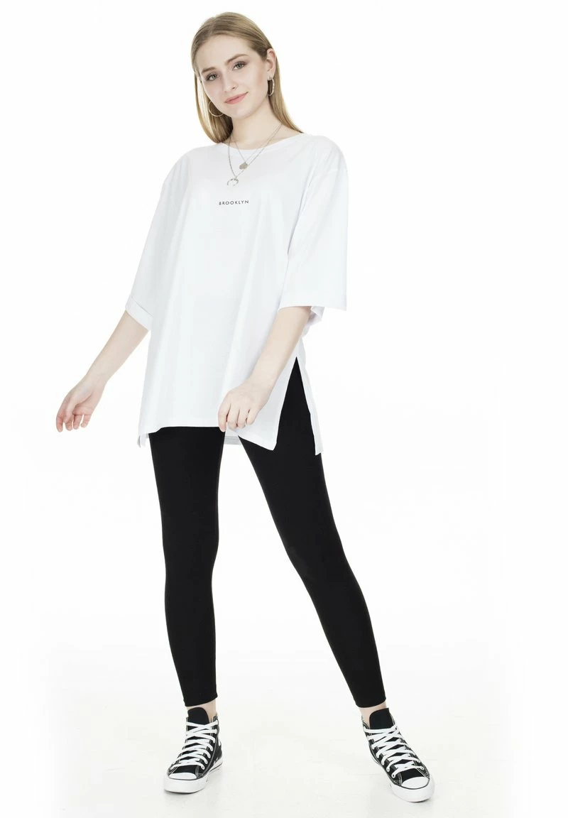 LELA LOOSE FIT - T-Shirt Print - White 2 LELA LOOSE FIT - T-Shirt Print - White – Bild 2