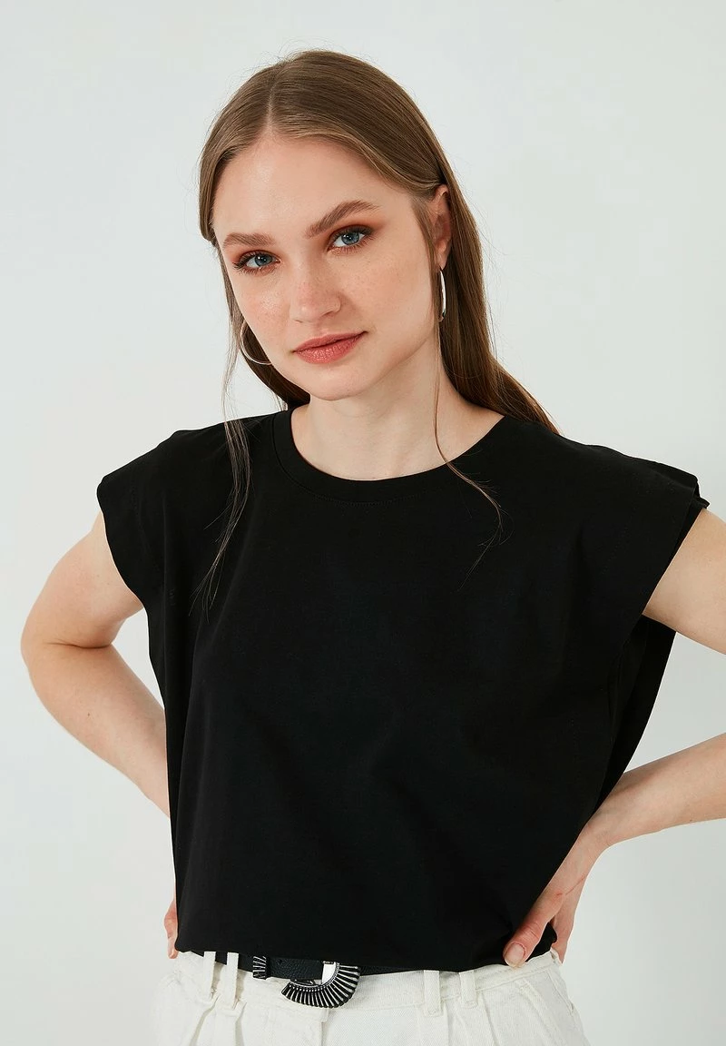 LELA T-Shirt Basic - Black 1 LELA T-Shirt Basic - Black
