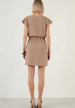 LELA REGULAR FIT - Freizeitkleid - Light Brown -LELA Verkaufsshop e3f40bd1ddaa4dd089afd2360779bb97
