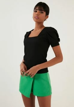 LELA Bluse - Black -LELA Verkaufsshop e547d9b2d46e4f378260e94f435abbcf