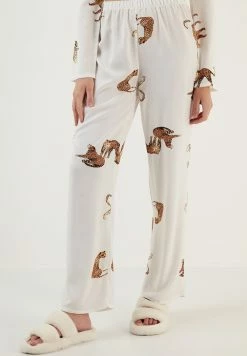 LELA SET - Nachtwäsche Set - White -LELA Verkaufsshop ffeb8af4af8b4eb499ff8f30fc3c7ecf